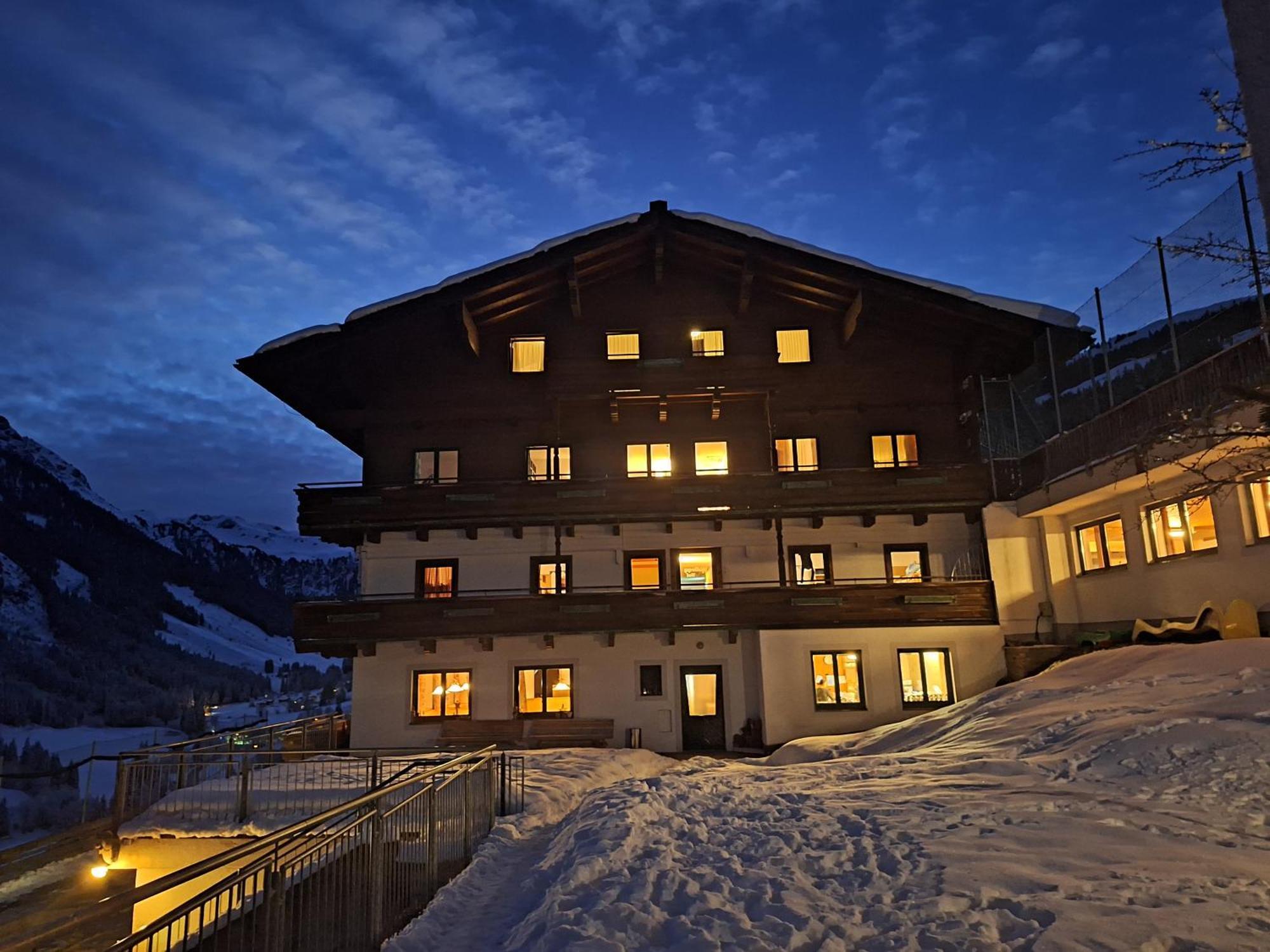 Ski In-Ski Out - Gaestehaeuser Saalbach-Hinterglemm - Wallegghof Christianhof Ngoại thất bức ảnh