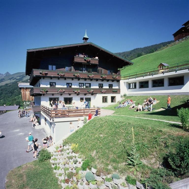 Ski In-Ski Out - Gaestehaeuser Saalbach-Hinterglemm - Wallegghof Christianhof Ngoại thất bức ảnh